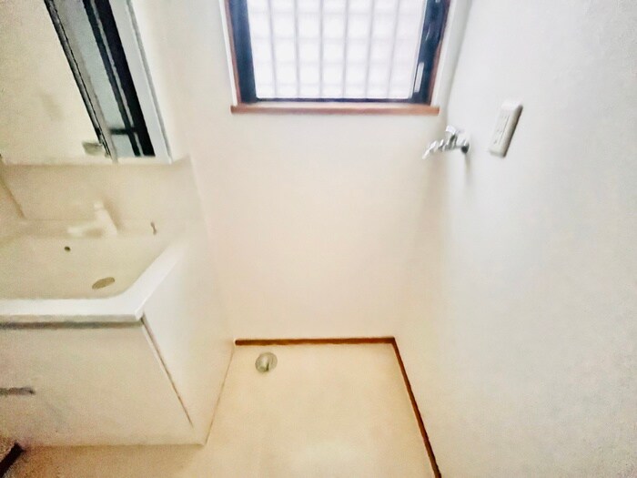 物件内観写真17　(洗濯機置場)