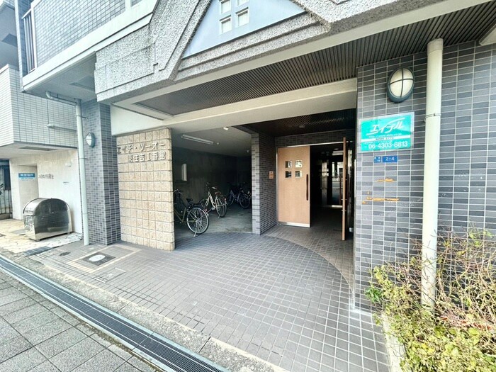 物件外観写真2　(エントランス部分)