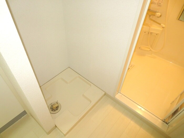 物件内観写真9　(洗濯機置場)