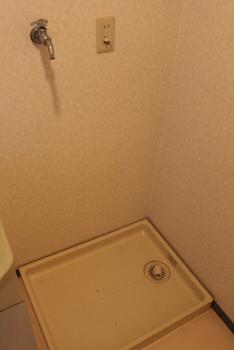 物件内観写真14　(洗濯機置場)