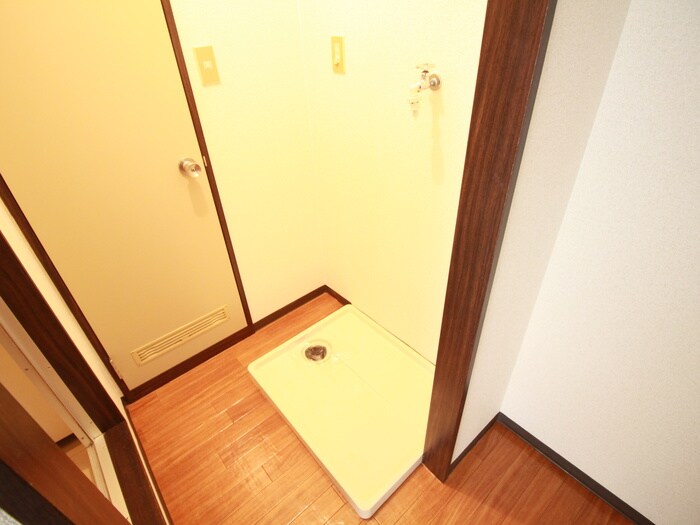 物件内観写真17　(洗濯機置場)