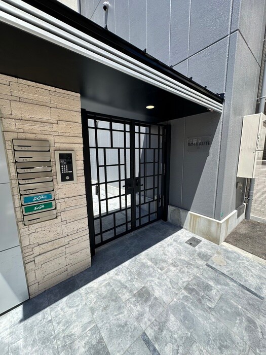 物件外観写真3　(エントランス部分)
