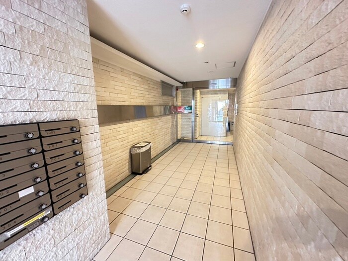 物件外観写真3　(エントランス部分)