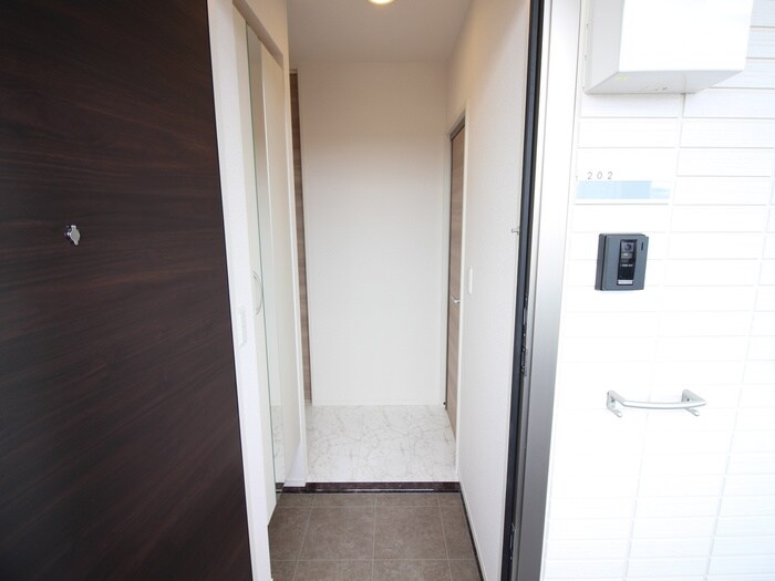 物件内観写真16　(玄関)