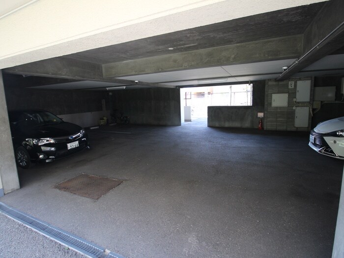 物件外観写真5　(駐車場)