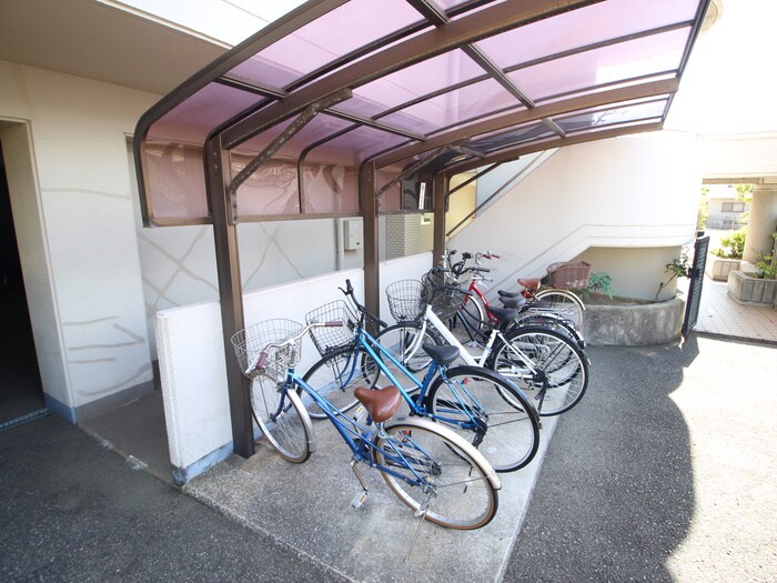 物件外観写真6　(駐輪場)