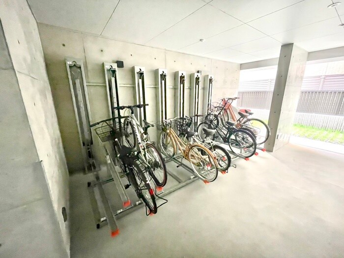 物件外観写真3　(駐輪場)