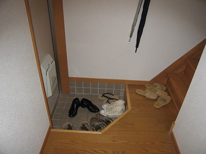 物件内観写真3　(玄関)