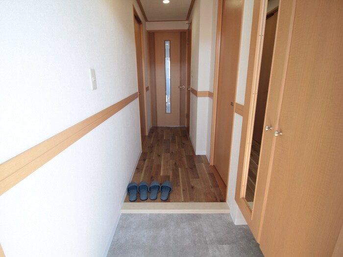物件内観写真17　(玄関)
