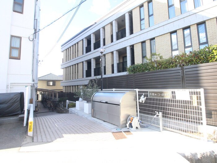 物件外観写真2　(エントランス部分)