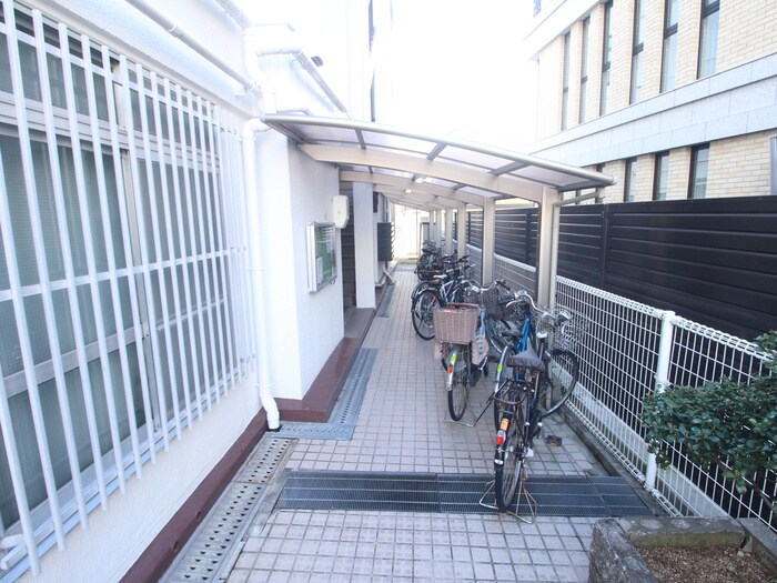 物件外観写真4　(駐輪場)