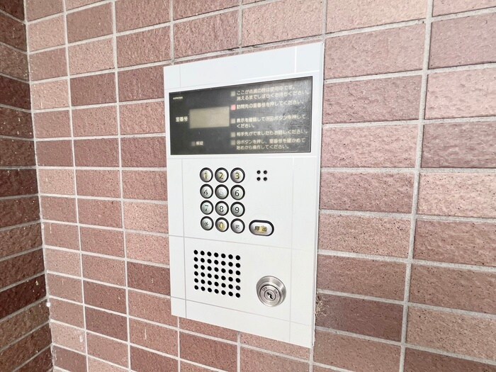 物件外観写真5　(エントランス部分)