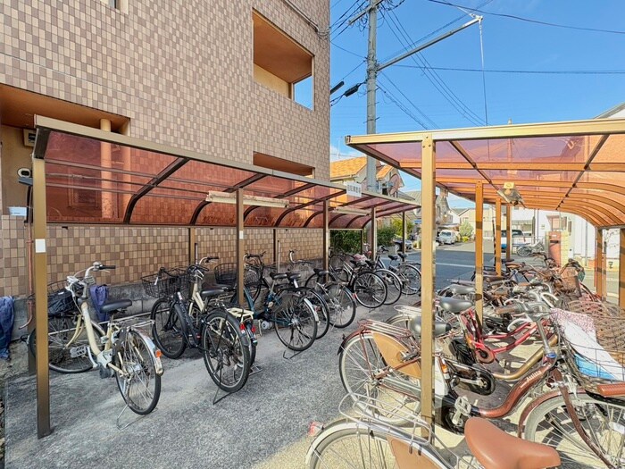 物件外観写真4　(駐輪場)