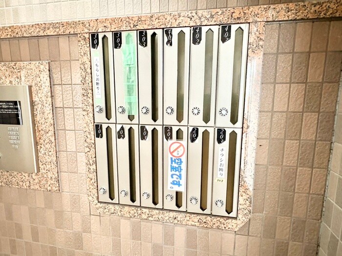 物件外観写真5　(エントランス部分)