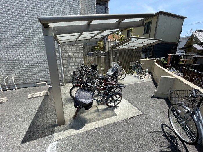 物件外観写真4　(駐輪場)