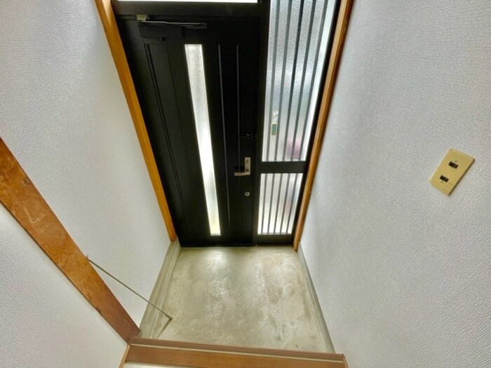 物件内観写真6　(玄関)