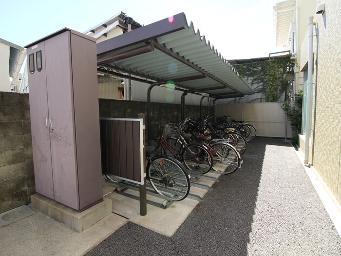 物件外観写真4　(駐輪場)