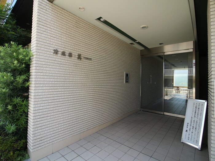 物件外観写真6　(エントランス部分)