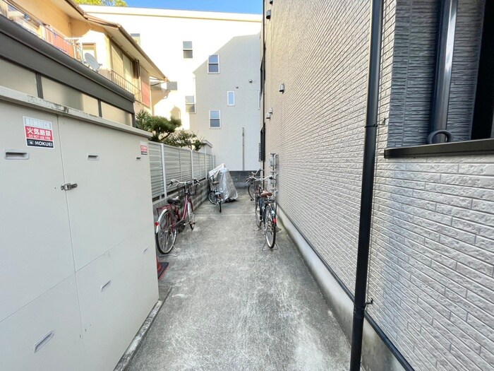物件外観写真3　(駐輪場)