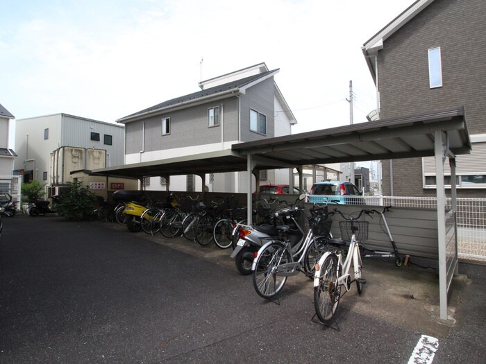 物件外観写真3　(駐車場)