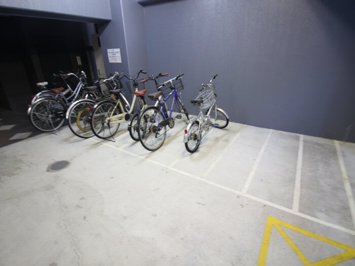 物件外観写真4　(駐輪場)