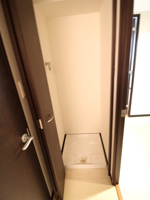 物件内観写真10　(洗濯機置場)