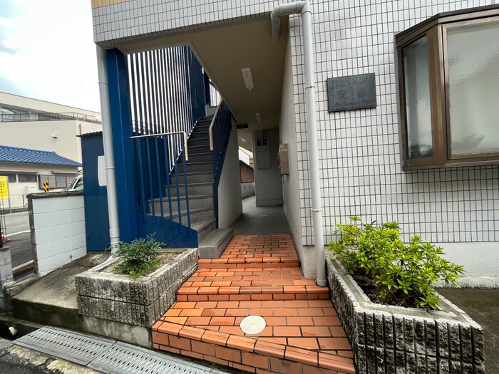 物件外観写真3　(エントランス部分)