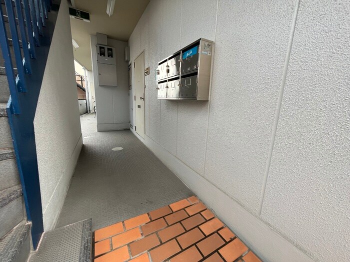 物件外観写真4　(エントランス部分)