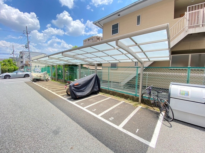 グランレブリー太秦天神川の駐輪場