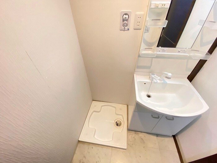 物件内観写真16　(洗濯機置場)