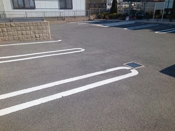 物件外観写真5　(駐車場)