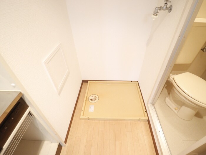 物件内観写真11　(洗濯機置場)