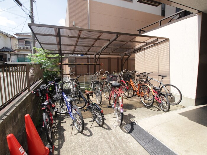 物件外観写真4　(駐車場)