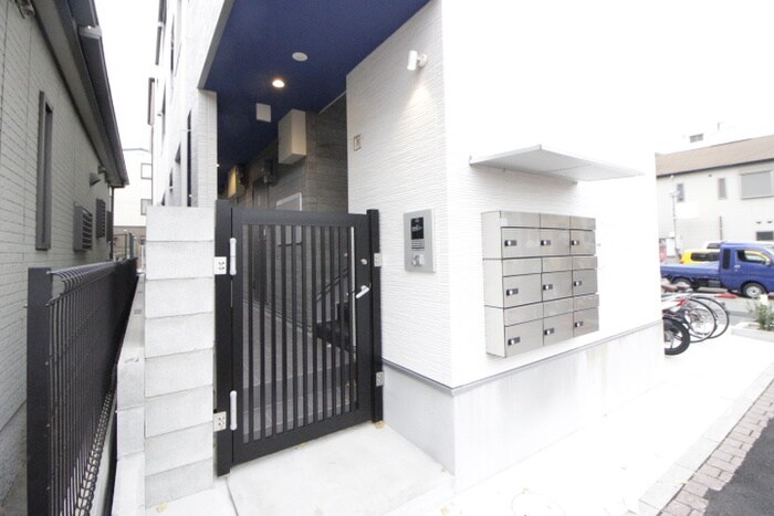 物件外観写真4　(エントランス部分)