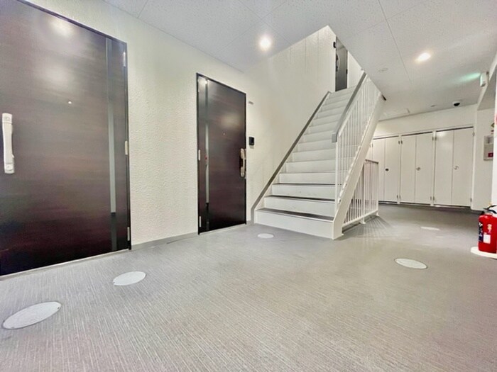 物件外観写真4　(エントランス部分)