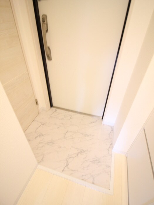 物件内観写真12　(玄関)