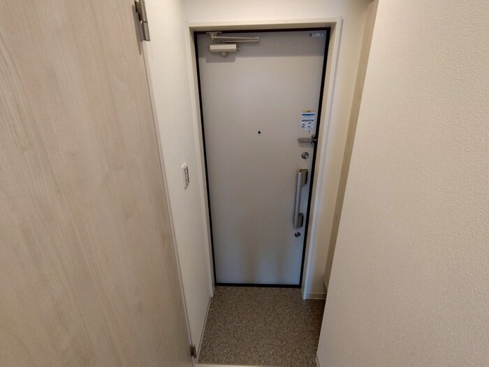 物件内観写真14　(玄関)