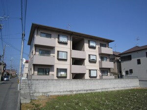 シャルマン川西外観写真