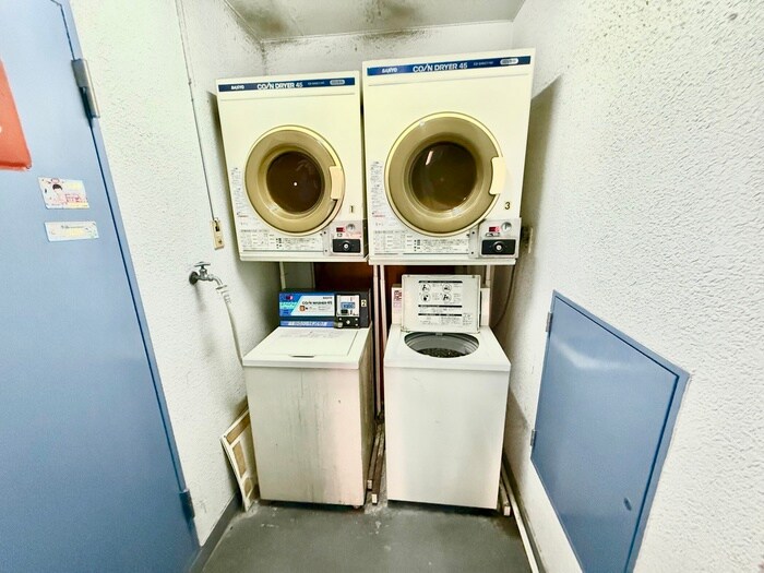 物件外観写真6　(エントランス部分)