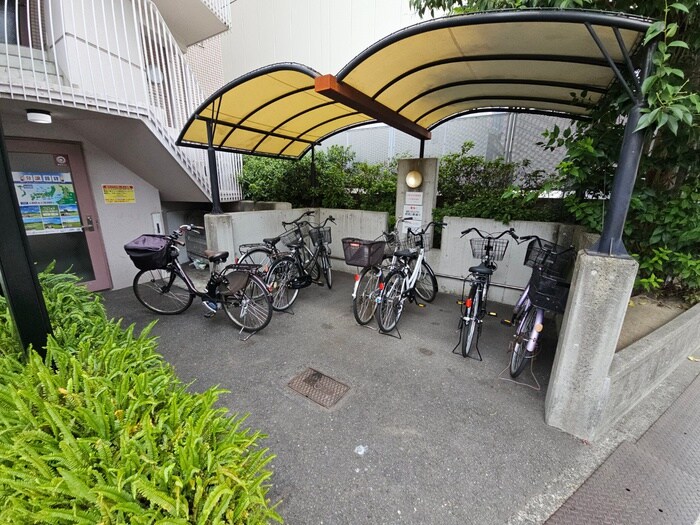 物件外観写真2　(駐輪場)