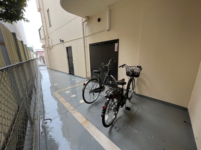 物件外観写真3　(駐輪場)