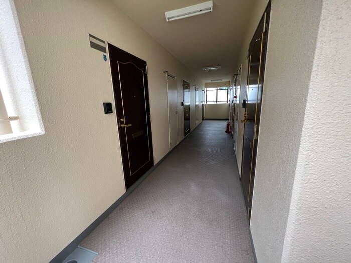 物件外観写真6　(エントランス部分)