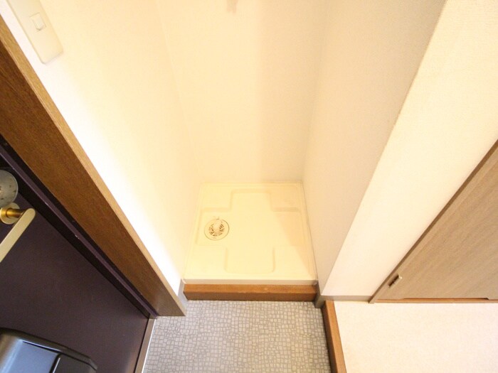 物件内観写真14　(洗濯機置場)