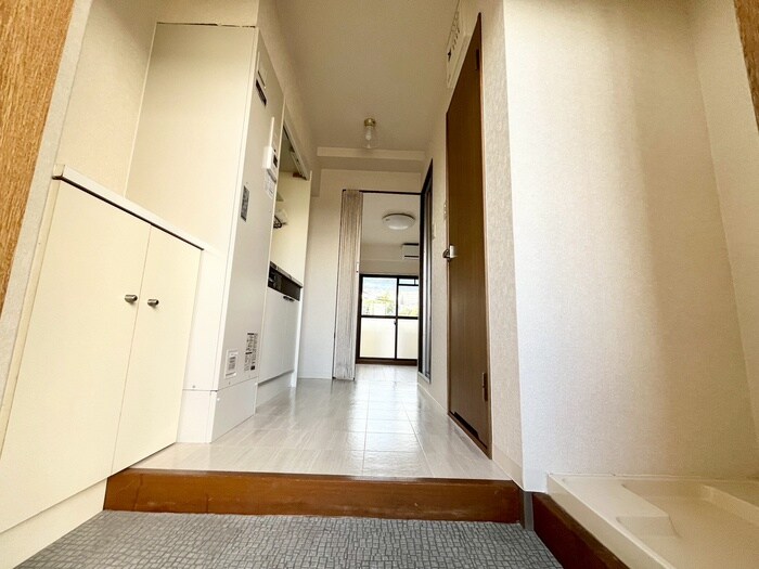 物件内観写真16　(玄関)