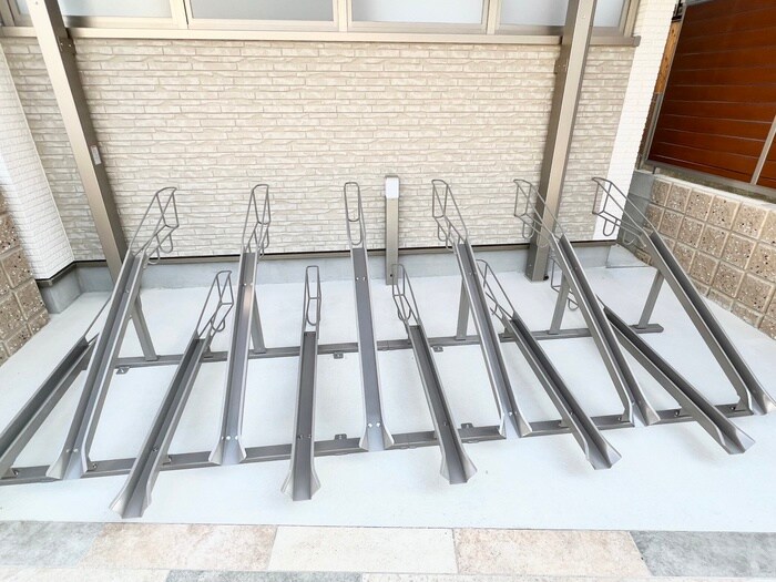 物件外観写真6　(駐輪場)