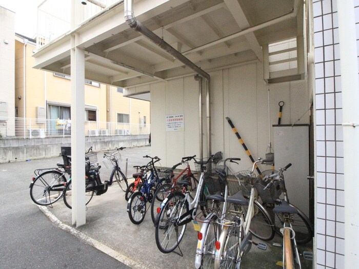物件外観写真2　(駐輪場)