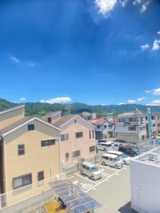 物件内観写真7　(室内からの展望)