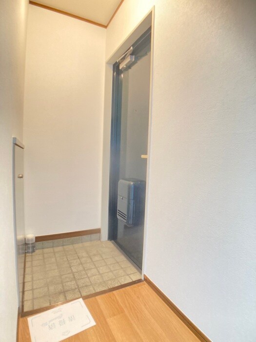 物件内観写真11　(玄関)