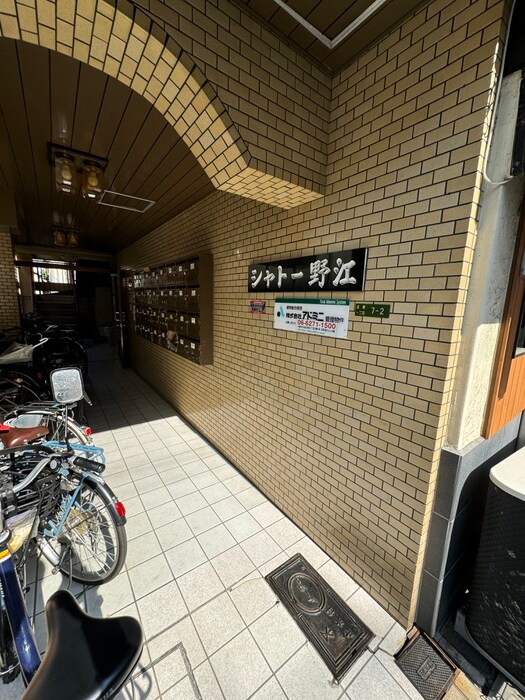 物件外観写真5　(エントランス部分)