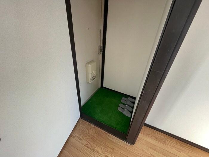 物件内観写真10　(玄関)